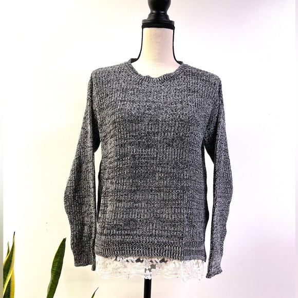 Woman sweater with race trim size small - Picture 1 of 2